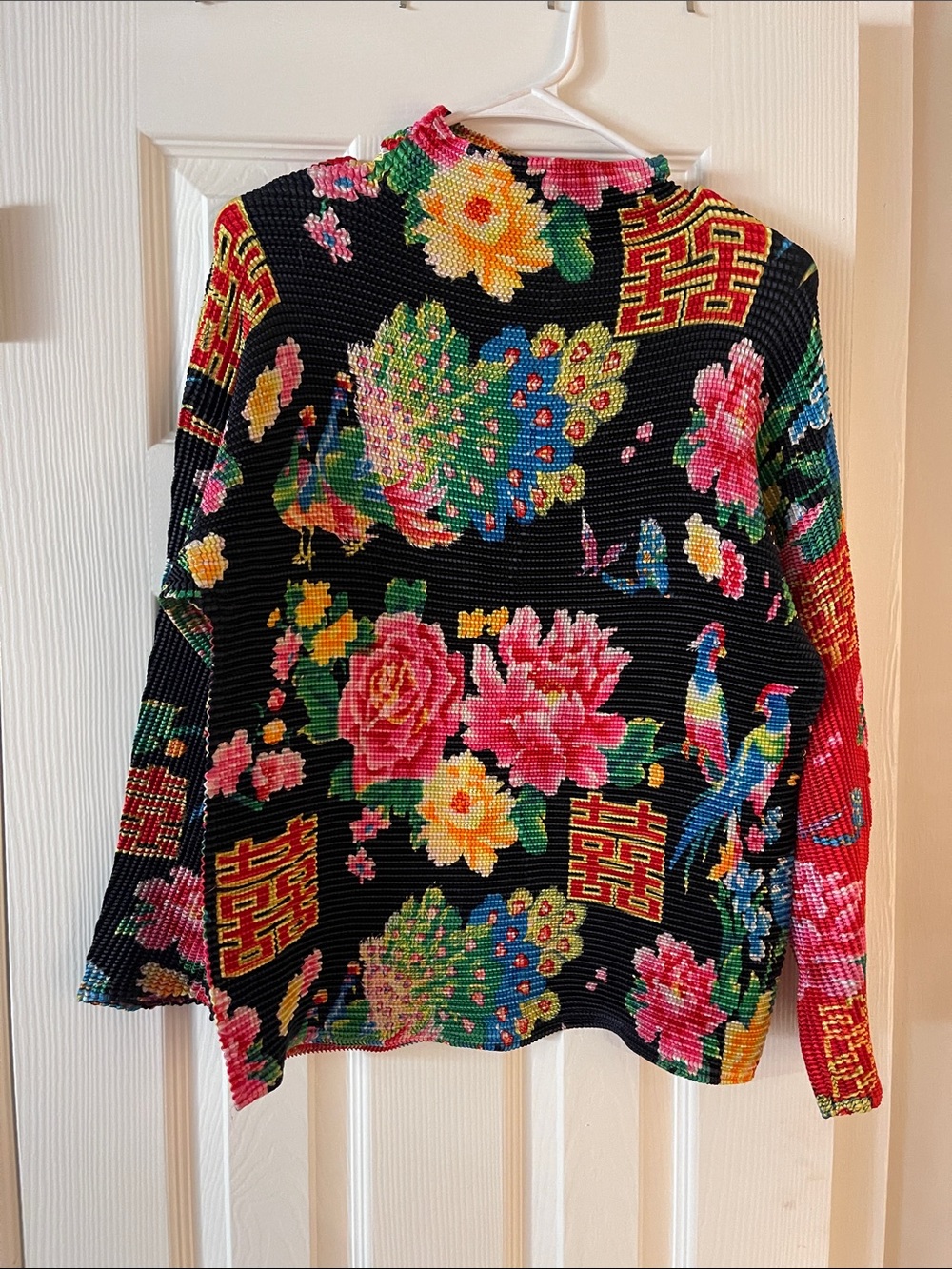 Source Unknown Black Long-Sleeve Floral & Peacock Print Top